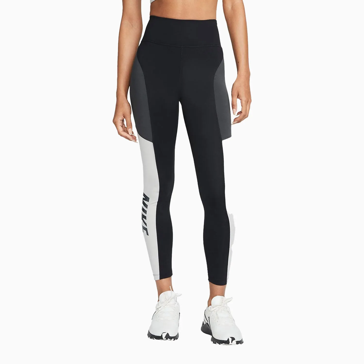 Women's Nike One Dri-Fit Outfit