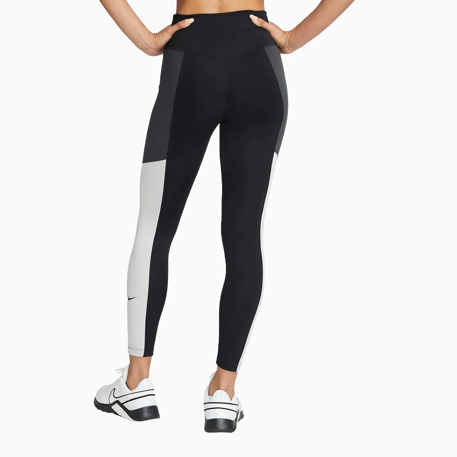 Women's Nike One Dri-Fit Outfit