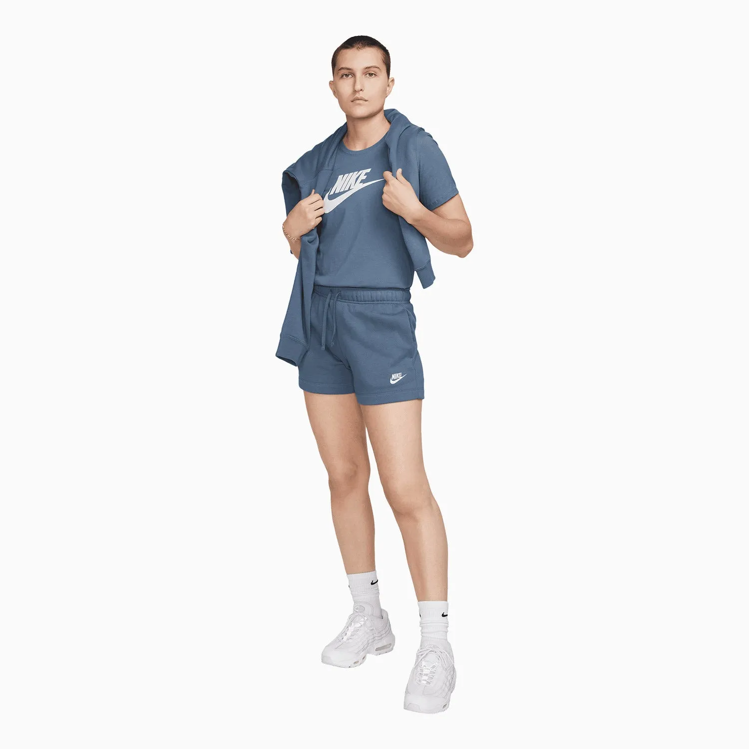 Women's Sportswear Classics  Essentials Outfit