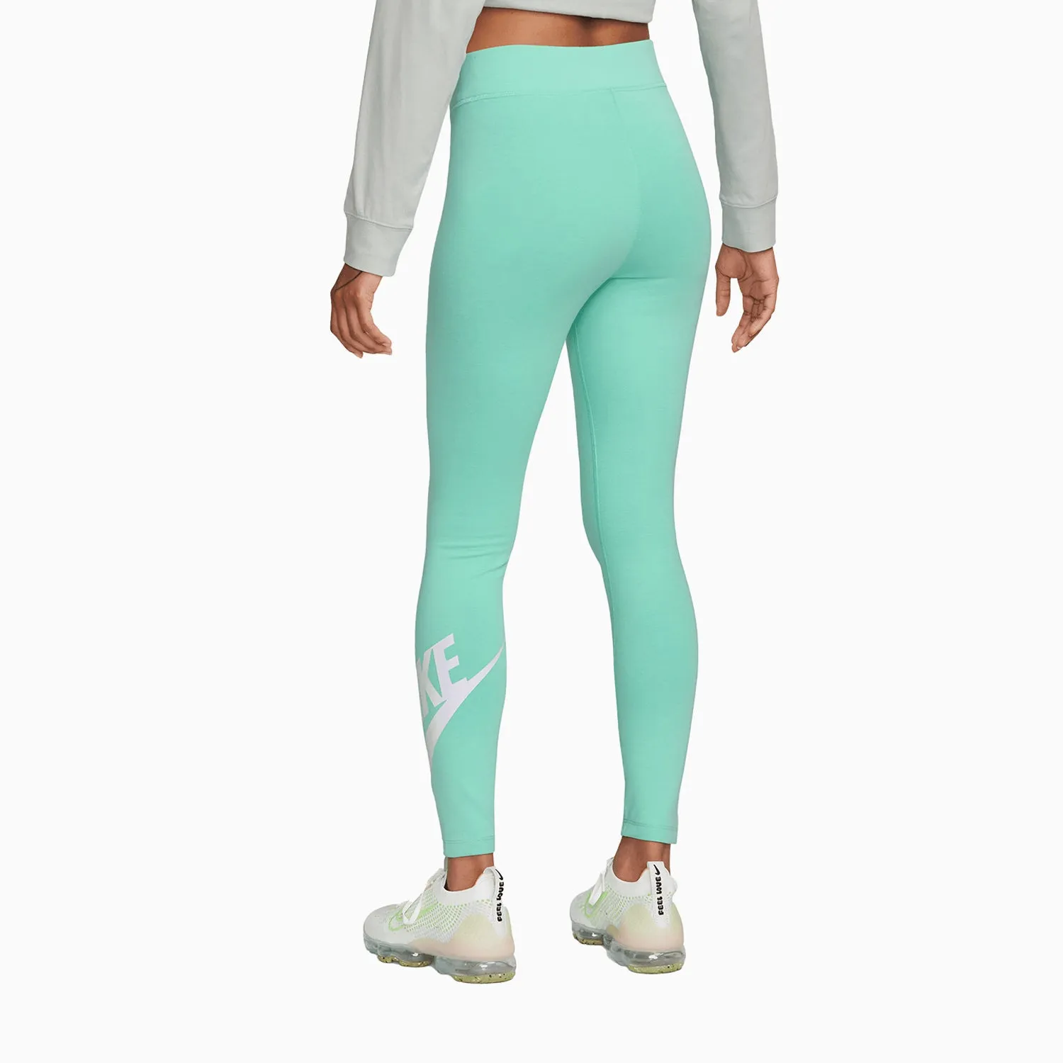 Women's Sportswear Classics Essentials Outfit