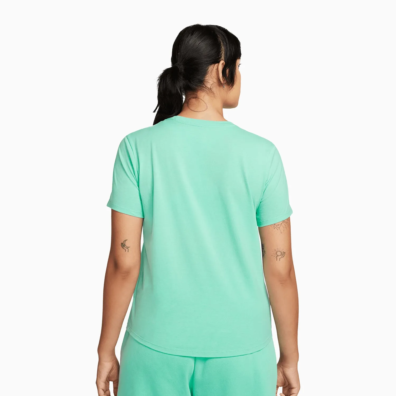 Women's Sportswear Classics Essentials Outfit