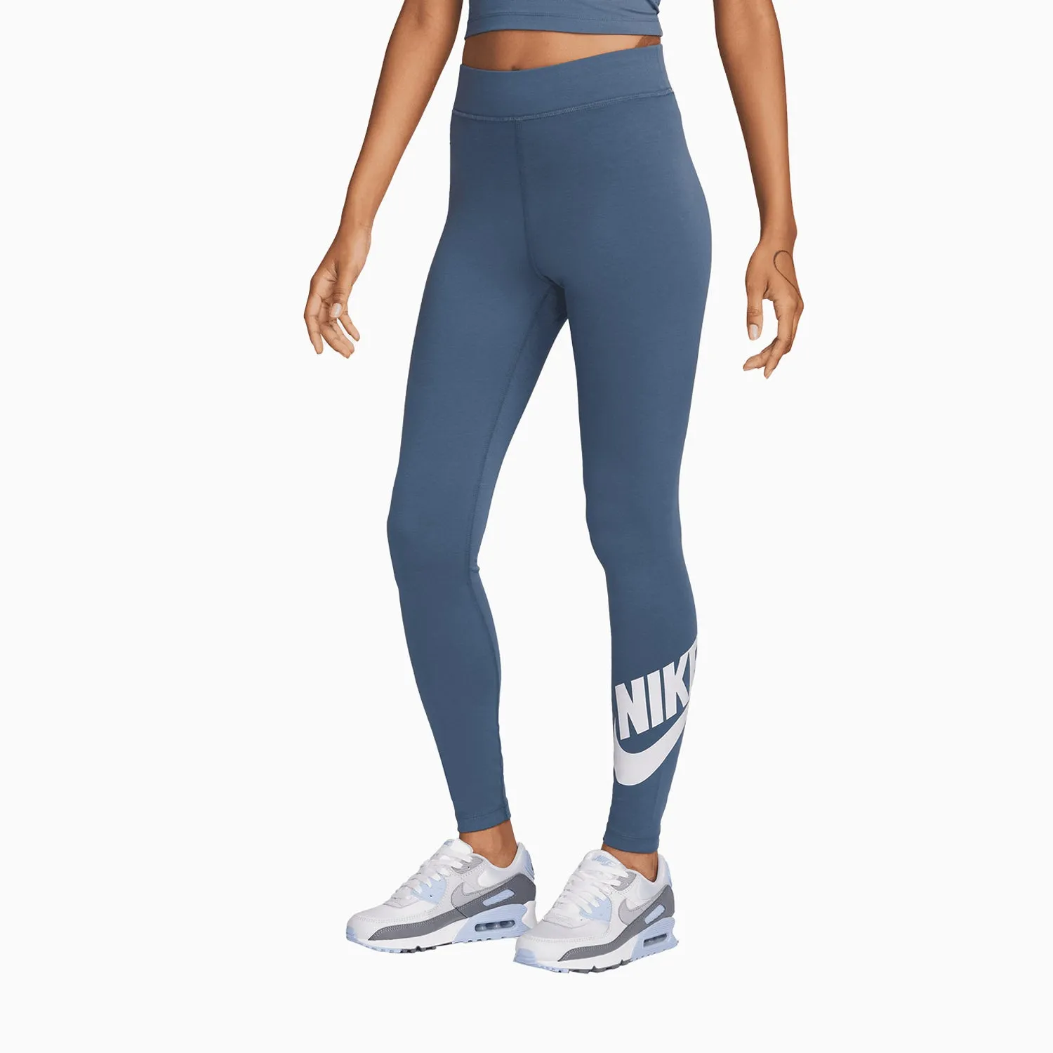 Women's Sportswear Classics  Essentials Outfit