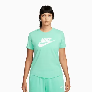 Women's Sportswear Classics Essentials Outfit