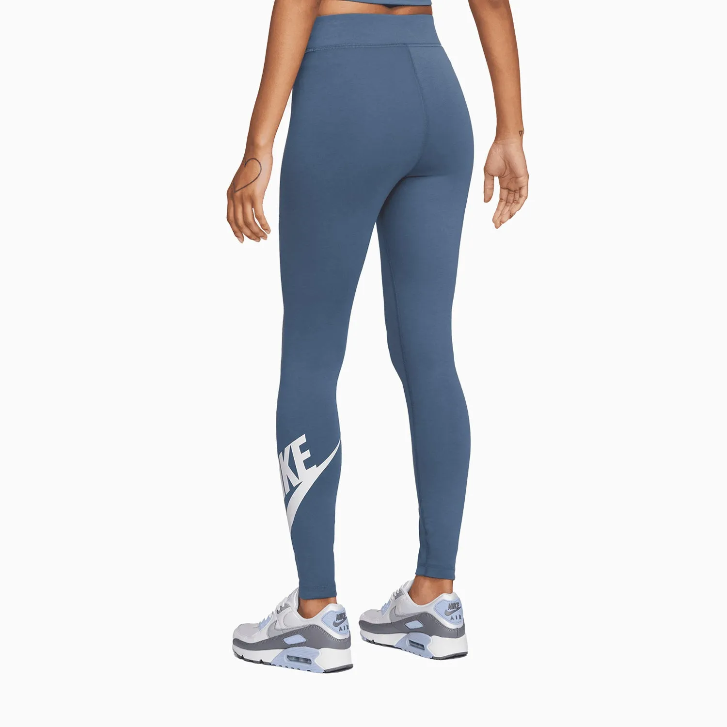 Women's Sportswear Classics  Essentials Outfit