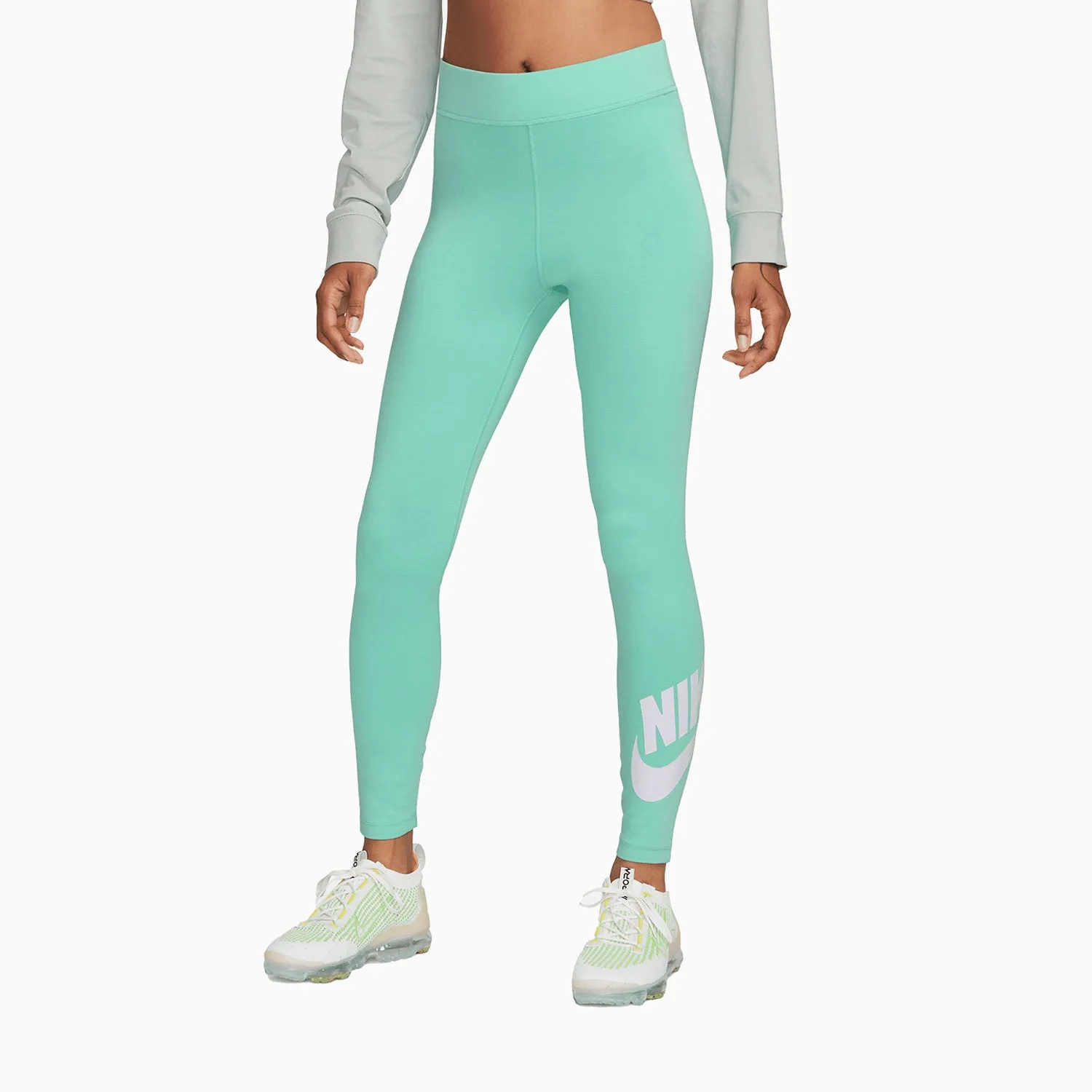 Women's Sportswear Classics Essentials Outfit